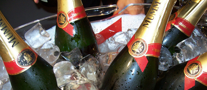 Champagne Dos and Don'ts for New Year's Eve